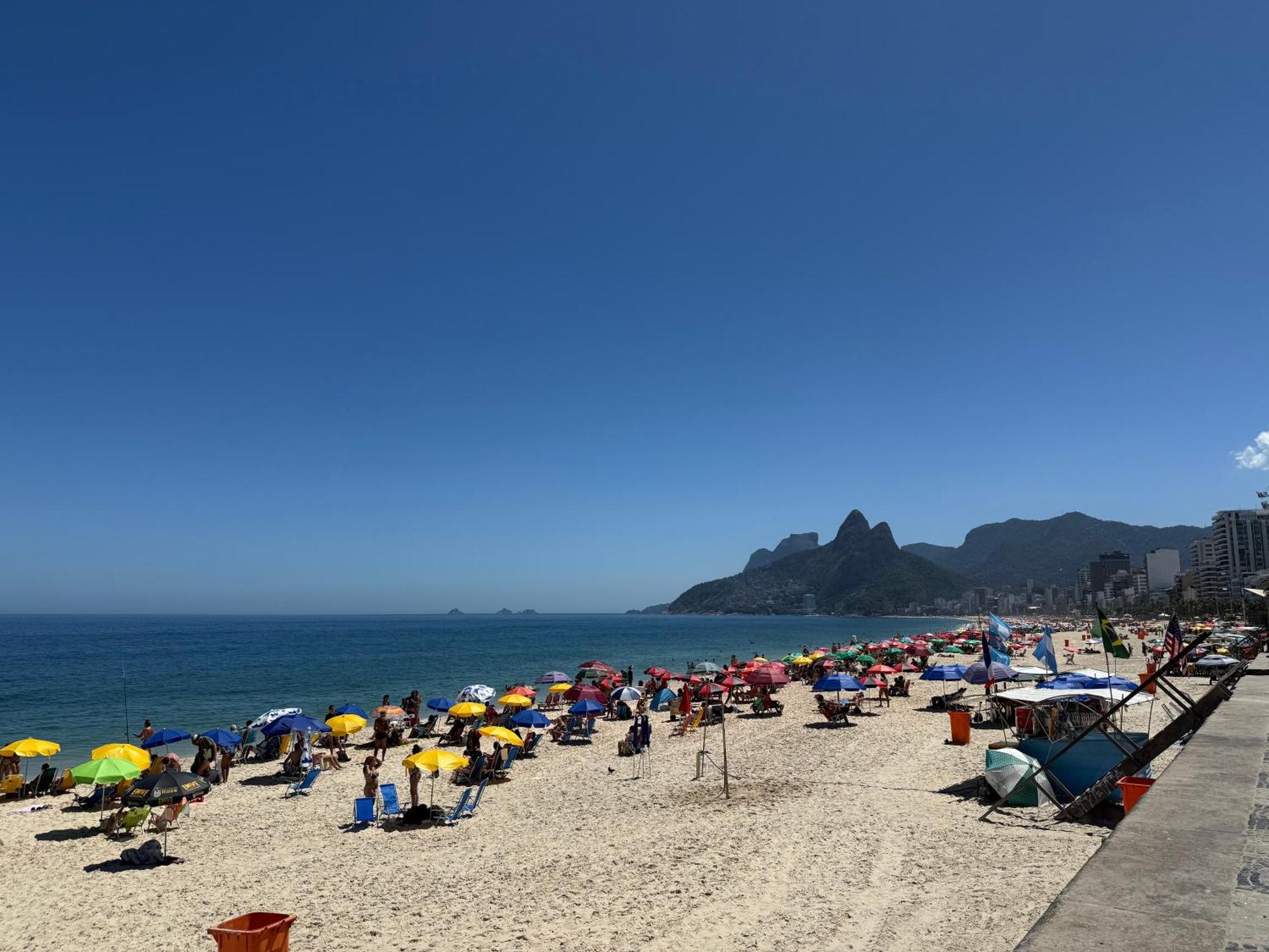 Apartemen Charming 1 Block From Ipanema